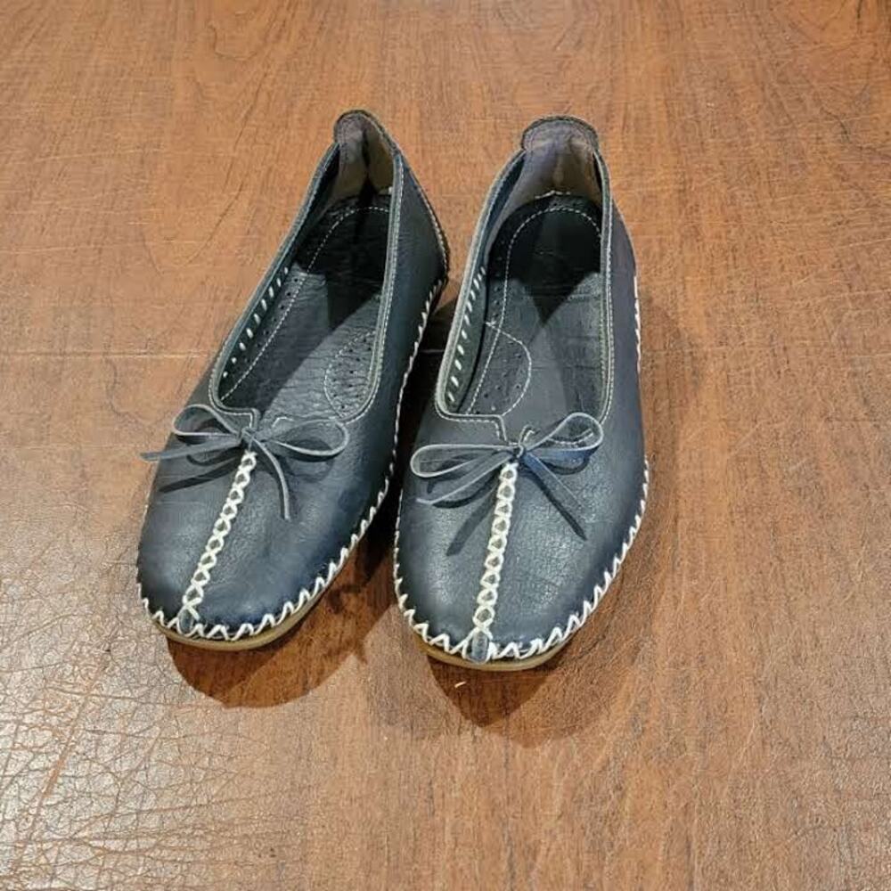 Green Time Womens Black Leather Flats Slip On Shoe Makassins Sz 6.5 Classic EUC